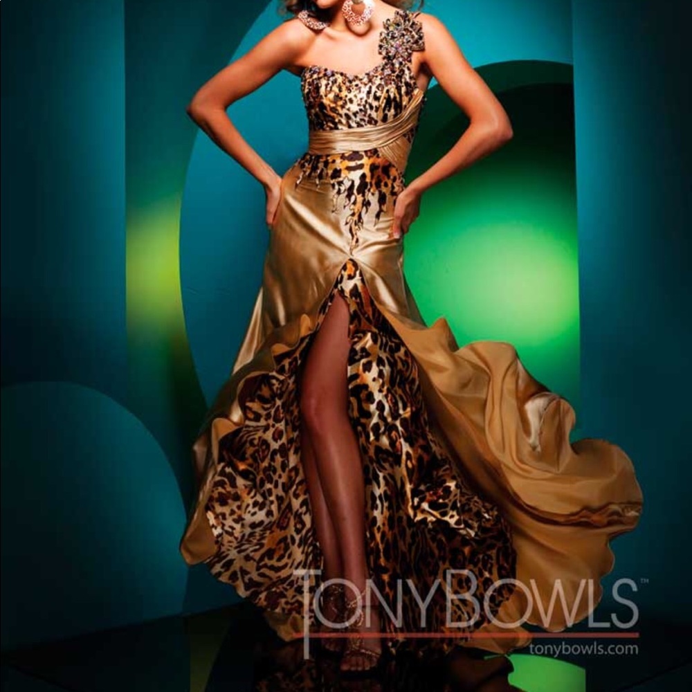 TONY BOWLS PARIS Gold leopard prom/pageant dress